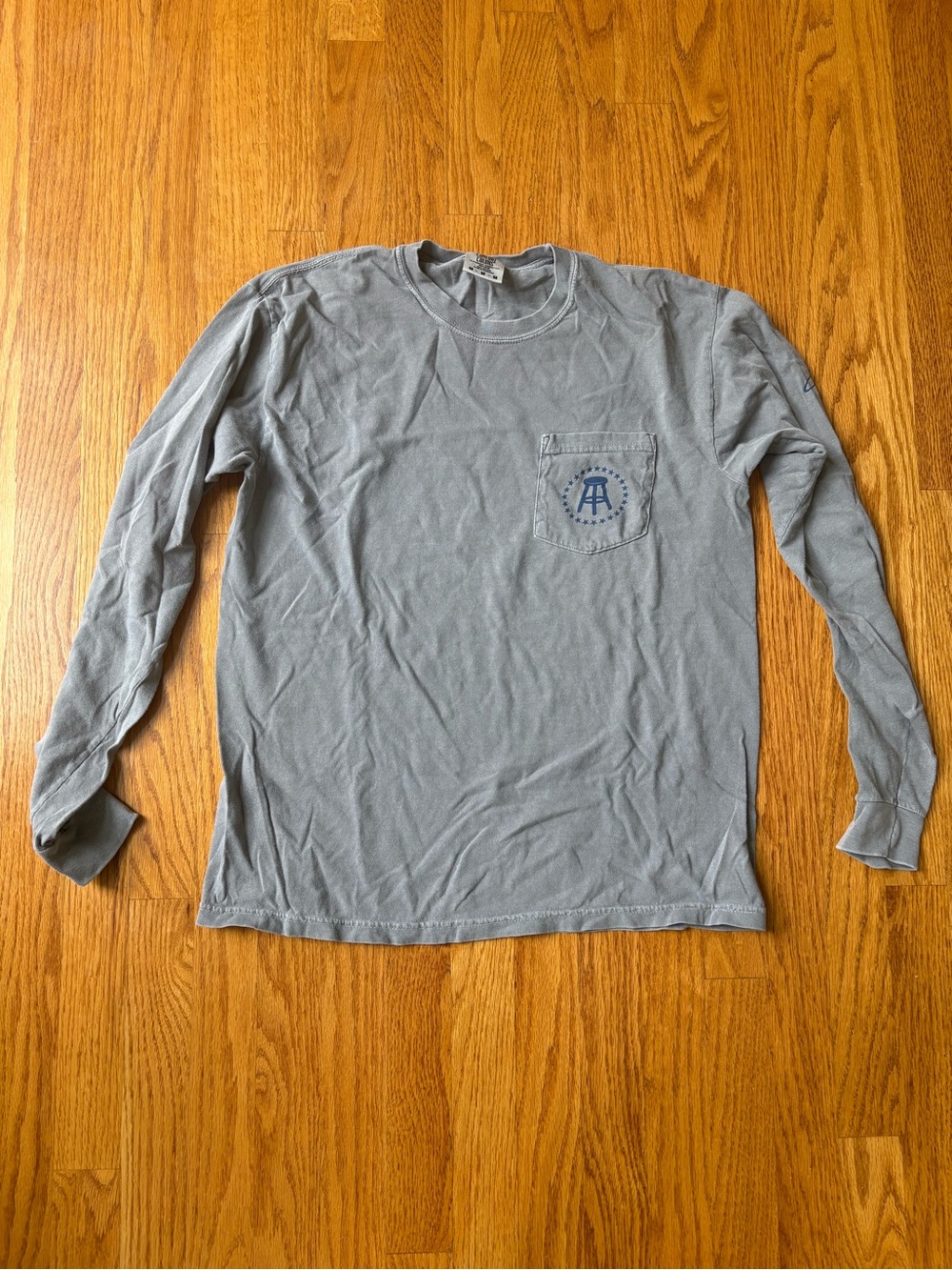 Comfort Colors Long Sleeve Pocket Tee in Grey